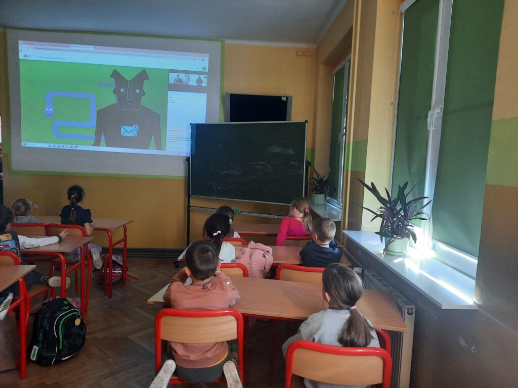 Dzieci patrzą na ekran