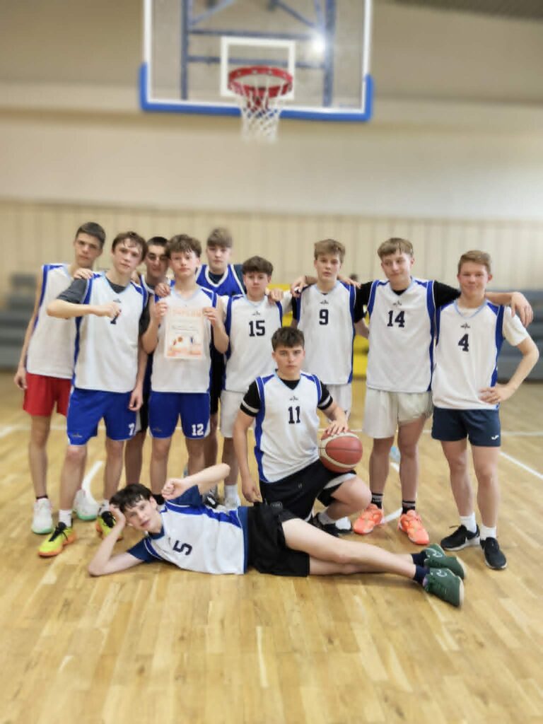 drużyna koszykówki chłopców